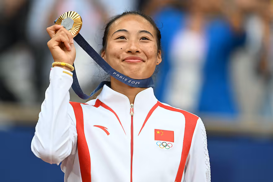El pringlense Dante Bottini entrenará a la china Zheng Qinwen, la tenista revelación de 2024