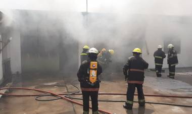 Impresionante incendio en el depósito de la firma pringlense Patrault y Cía.