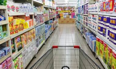 El relevamiento en comercios mostró el faltante de alcohol en gel y de productos