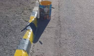 Mantenimiento de asfalto y pintura de cordones en la ciudad