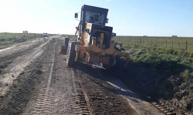 Limpieza de cunetas y desagües en caminos provinciales