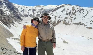 Travesía en los Andes: la emoción de padre e hija al visitar los restos del avión uruguayo