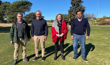 Ariel Espié junto a la dirigencia regional y provincial de la UCR