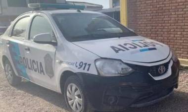 Dañan postes de luces y plantas en predio de comidas al paso