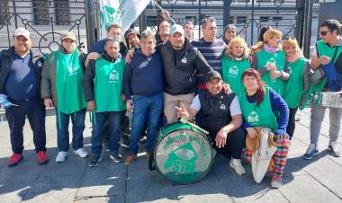 Masiva movilización de municipales bonaerenses y el saludo de CFK