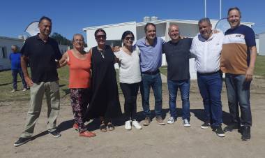"Una felicidad enorme ver a los vecinos recibir sus viviendas"