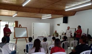 El ajedrecista Julián Sapienza visitó Indio Rico