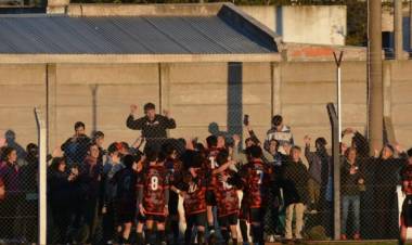 Liga Pringles de Fútbol: Alumni presentó una propuesta para el torneo local
