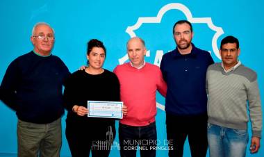 Matzkin entregó ayuda económica a dos clubes y recorrió las instalaciones