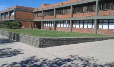 La cooperadora de la Unidad Académica lanzó un bono y busca socios
