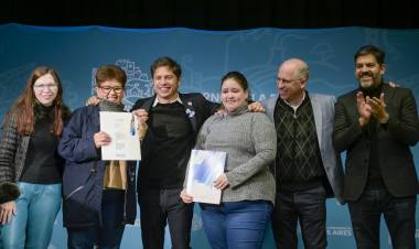 Kicillof entregó viviendas e inauguró un centro de estudios superiores