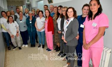 Descubrimiento de placa en reconocimiento a la labor de la Cooperadora del Hospital