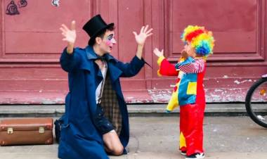 Lucas Petracci: el clown de Pringles que hizo historia en las calles de Francia
