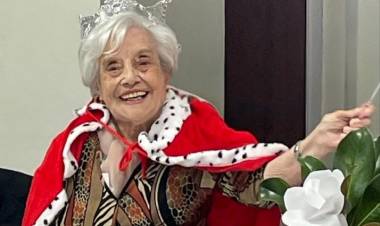 Amelia Bados festejó sus 100 años de vida en el Mesón del Prado Español de la Asociación Española de Coronel Pringles