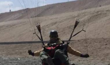 Comienza el juicio al hombre que maniobraba un parapente y provocó graves heridas a dos ciclistas en Coronel Pringles