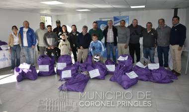Se realizó la entrega de kits deportivos a clubes y gimnasios del distrito
