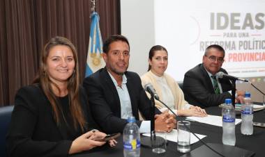 Encuentro de legisladores, intendentes y especialistas en Bahía Blanca: la sexta sección debatió sobre Reforma Electoral