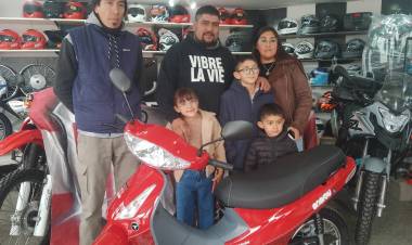 Divisorio hizo entrega de la Moto