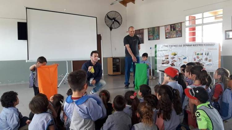 Charla en el JI 904