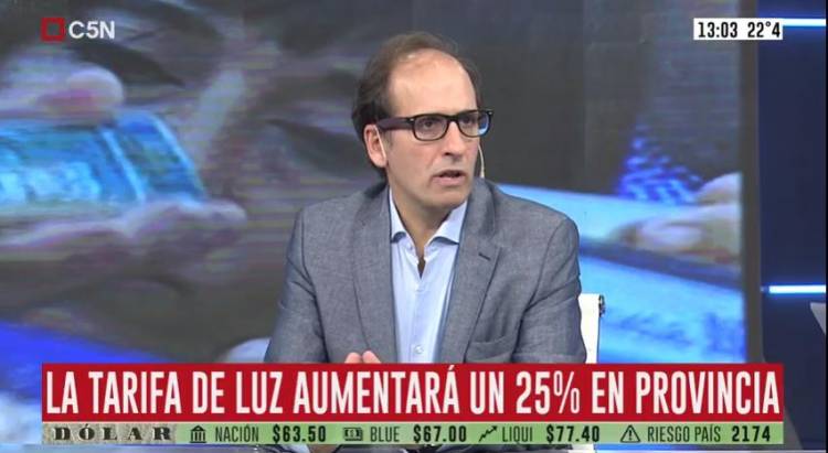 "Se ató los precios de los servicios al dólar"