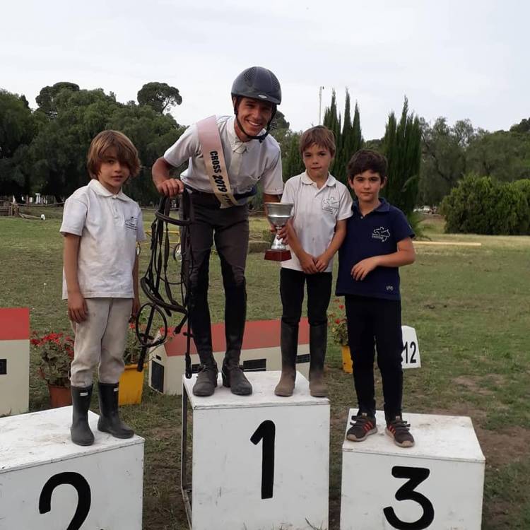 Jinetes locales con buenos resultados en torneo