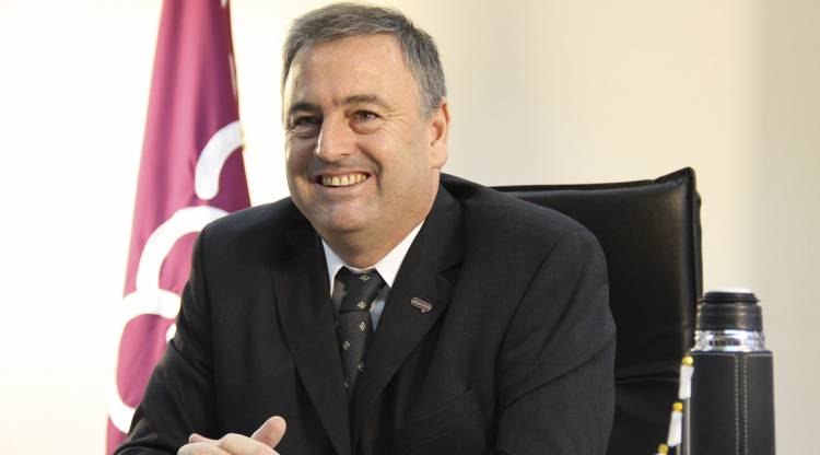 "De esta crisis no se sale compitiendo sino cooperando"
