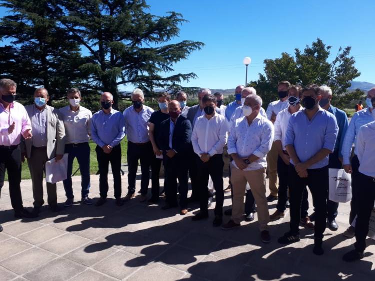 Lisandro Matzkin estuvo junto a otros Intendentes con Axel Kicillof