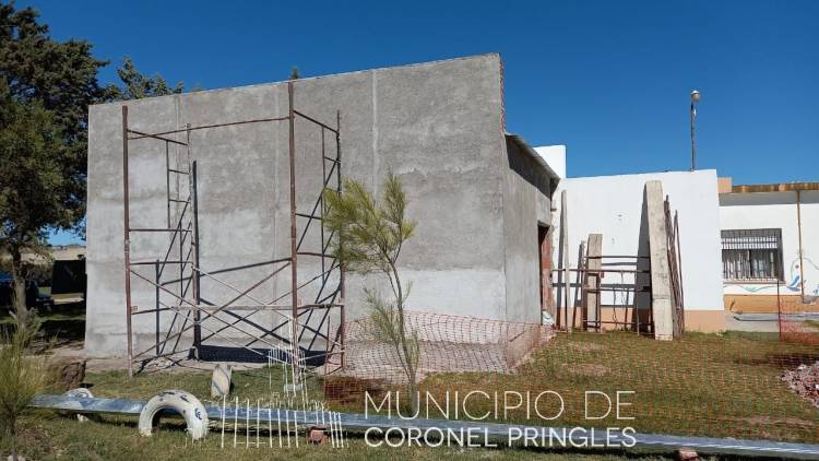 Continúan los trabajos de la construcción de una nueva aula en la Escuela Primaria Nº 30