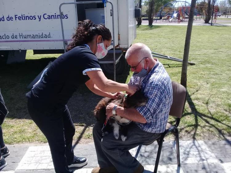 El Castrador permanece en la Plazoleta Perón