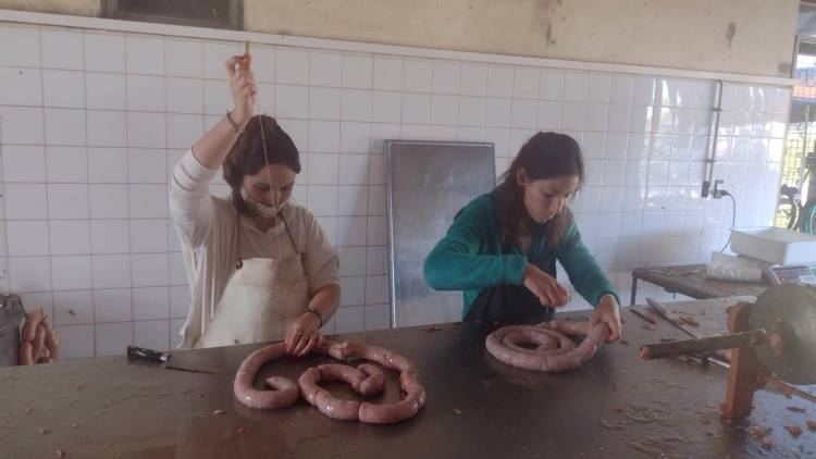 Elaboración de chorizos frescos  y reunión de CEPT provincial
