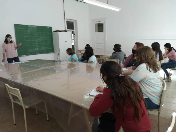 Relaciones Laborales y Gestión de Emprendimientos como complemento de la formación del Maquillador Profesional