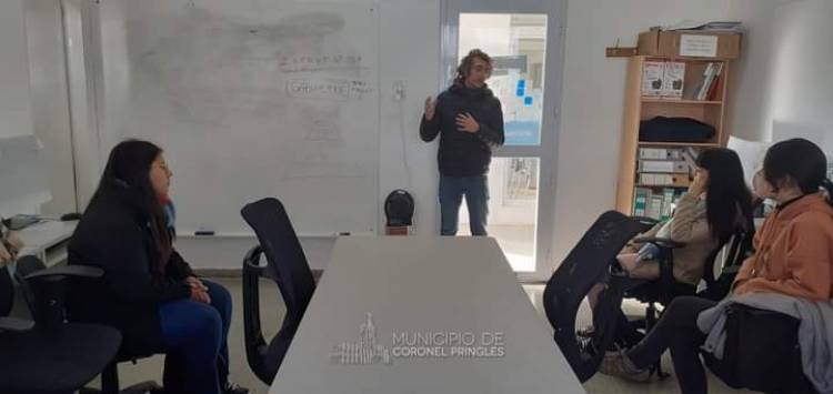 Charla informativa sobre la oferta educativa del CEU