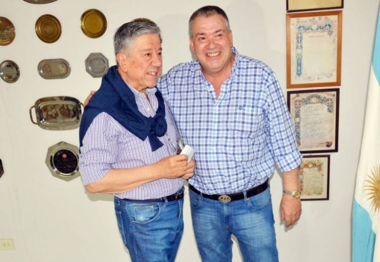 Se entregó al feliz ganador la Casa de Bomberos Voluntarios
