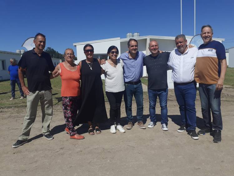 "Una felicidad enorme ver a los vecinos recibir sus viviendas"
