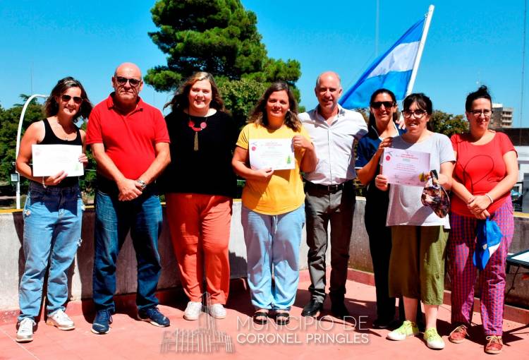 Ganadores del Concurso Eco-Árboles Navideños 2022 recibieron sus premios