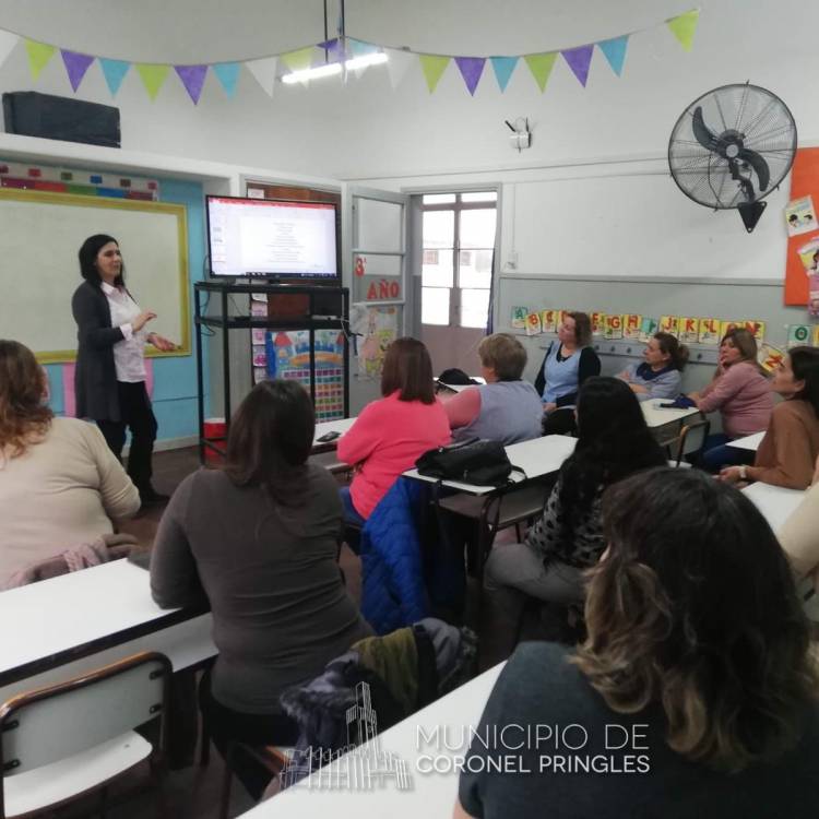 La Dra. Daniela Aguirre Luzi brindó una charla a la comunidad de Indio Rico