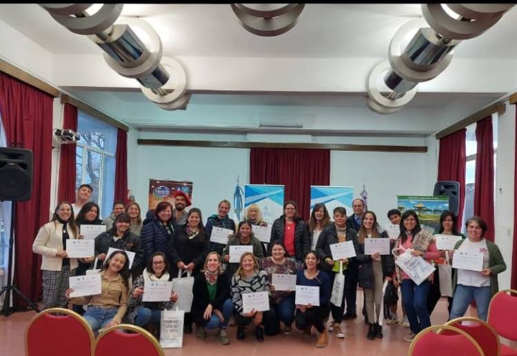 l Taller de Atención al Cliente tuvo más de 40 participantes