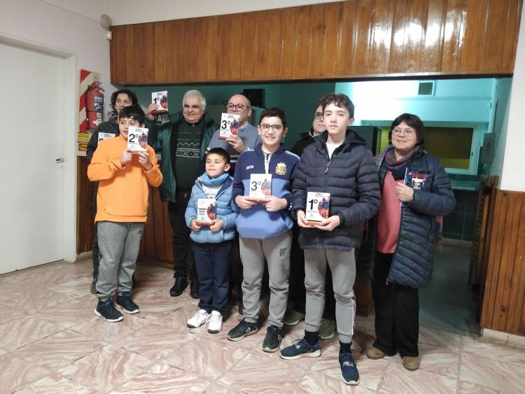 Rodolfo Garbarino brindó una clínica de ajedrez y se quedó con el torneo en Coronel Pringles