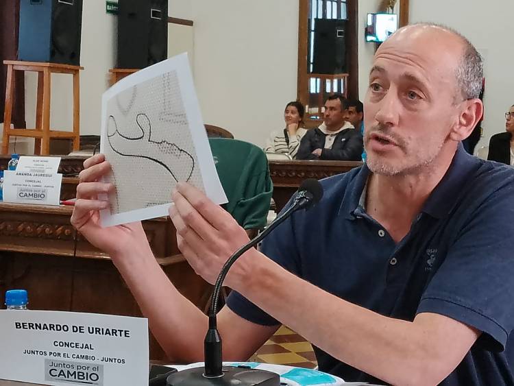 HCD: Enérgico rechazo a las cartucheras con dibujos de juguetes sexuales