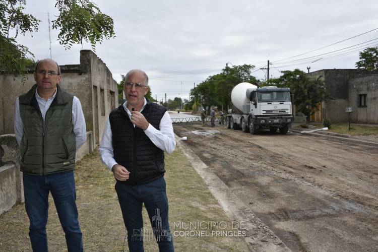 "Completamos una nueva cuadra del proyecto de pavimento que teníamos en el Barrio Obrero"