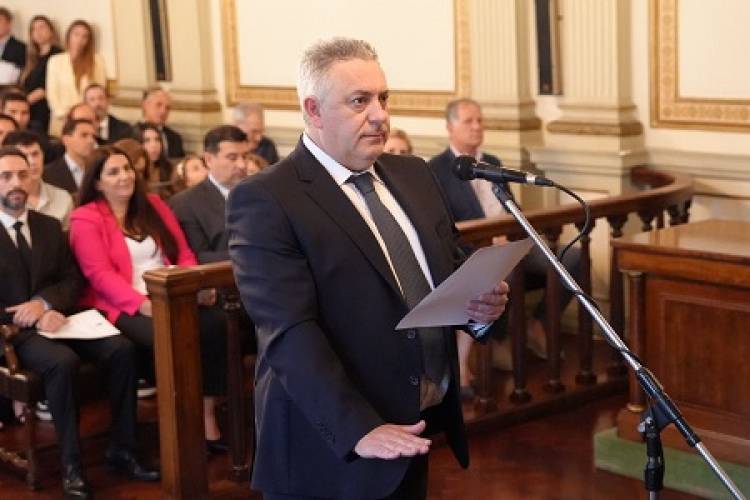 El Dr. Eric Naumann juró como Juez de Paz