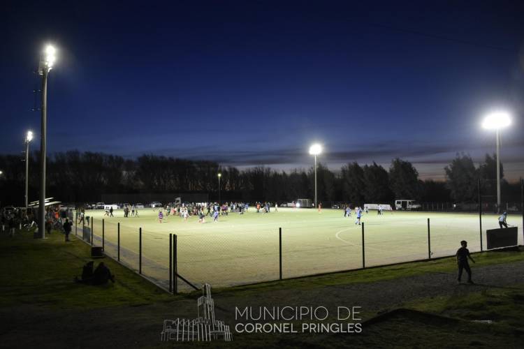La cancha de hockey ya tiene iluminación propia