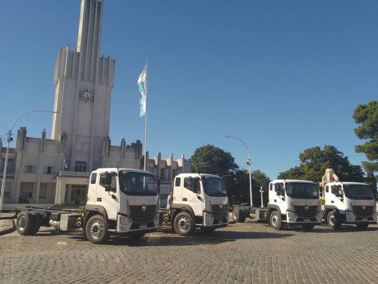 Presentación de cuatro camiones nuevos para el servicio de recolección de residuos