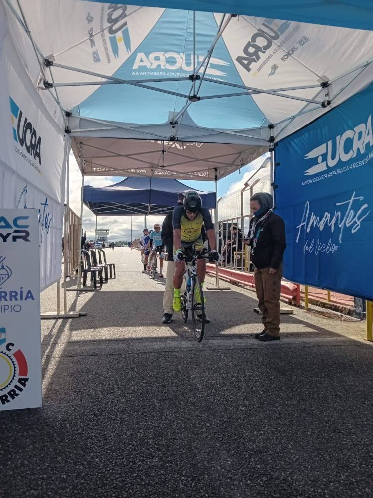 Ciclismo: Los Hermanos Mandrini y Erro entre los diez mejores