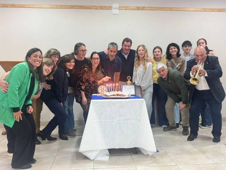 El Rotary Club Coronel Pringles celebró su 85° aniversario con una cena institucional