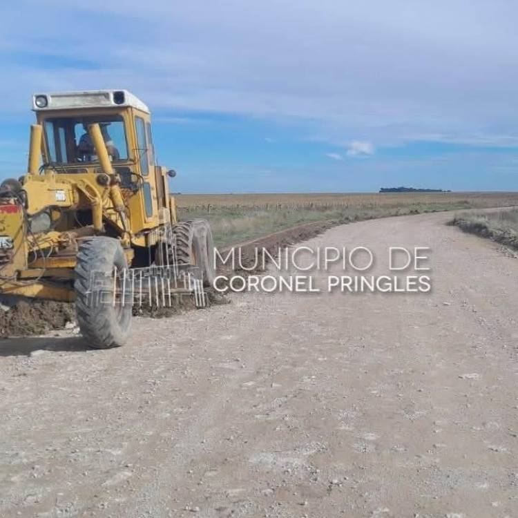Maquinarias y personal de la Cooperativa Vial continúan trabajando en la zona agraria del distrito
