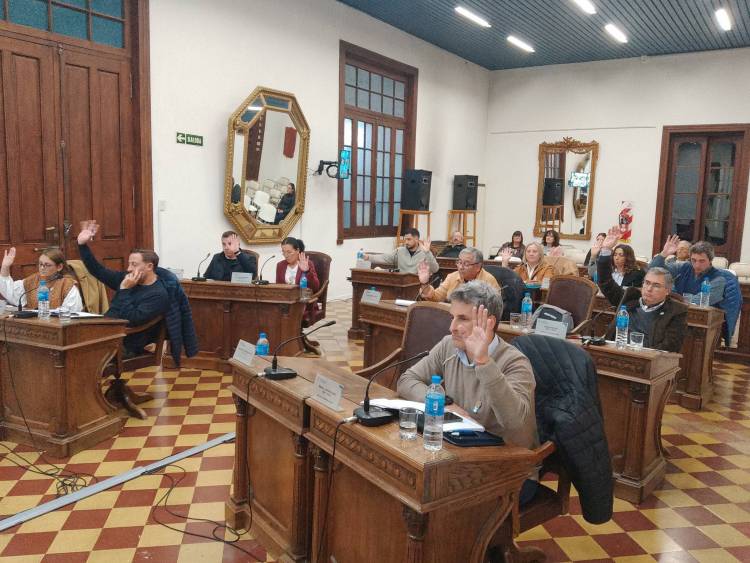 HCD: La situación del Dique Paso de las Piedras, la Gestión de Residuos y la cartelería en accesos a caminos rurales en el debate legislativo